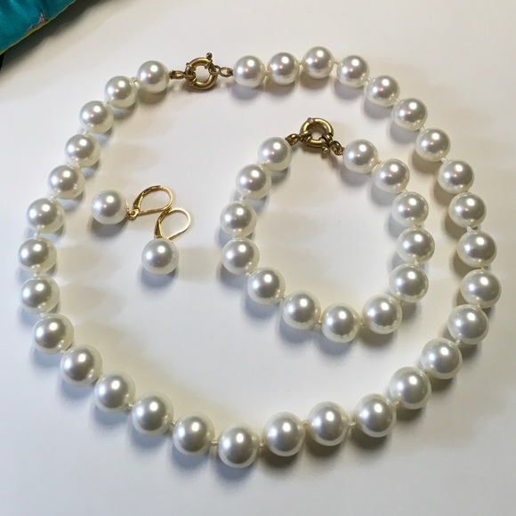 Pearlfection Jewelry - Pearlfection Set of Earrings Bracelet & Necklace